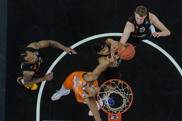 但在防守端 但在防守端